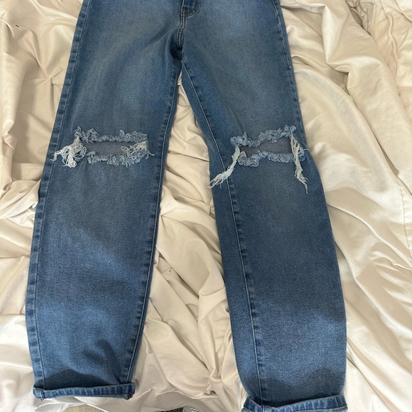 Knee Ripped Jeans - Picture 7 of 7